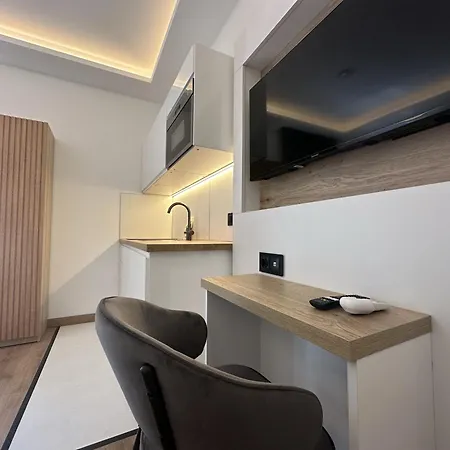 Irreverents Apartment